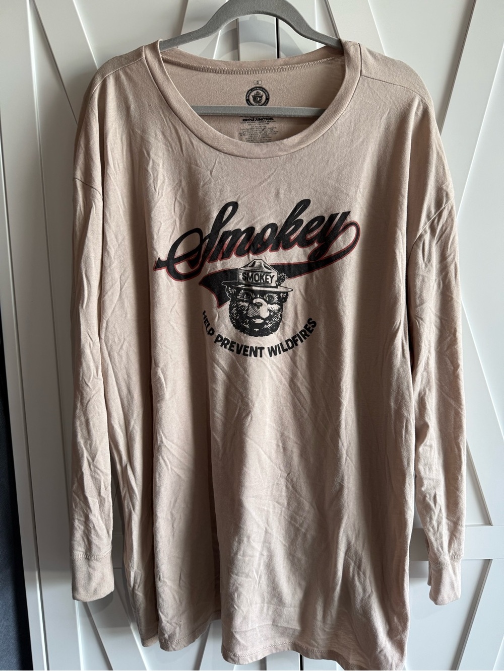 Smokey Long Sleeve Graphic Tee - Light Beige